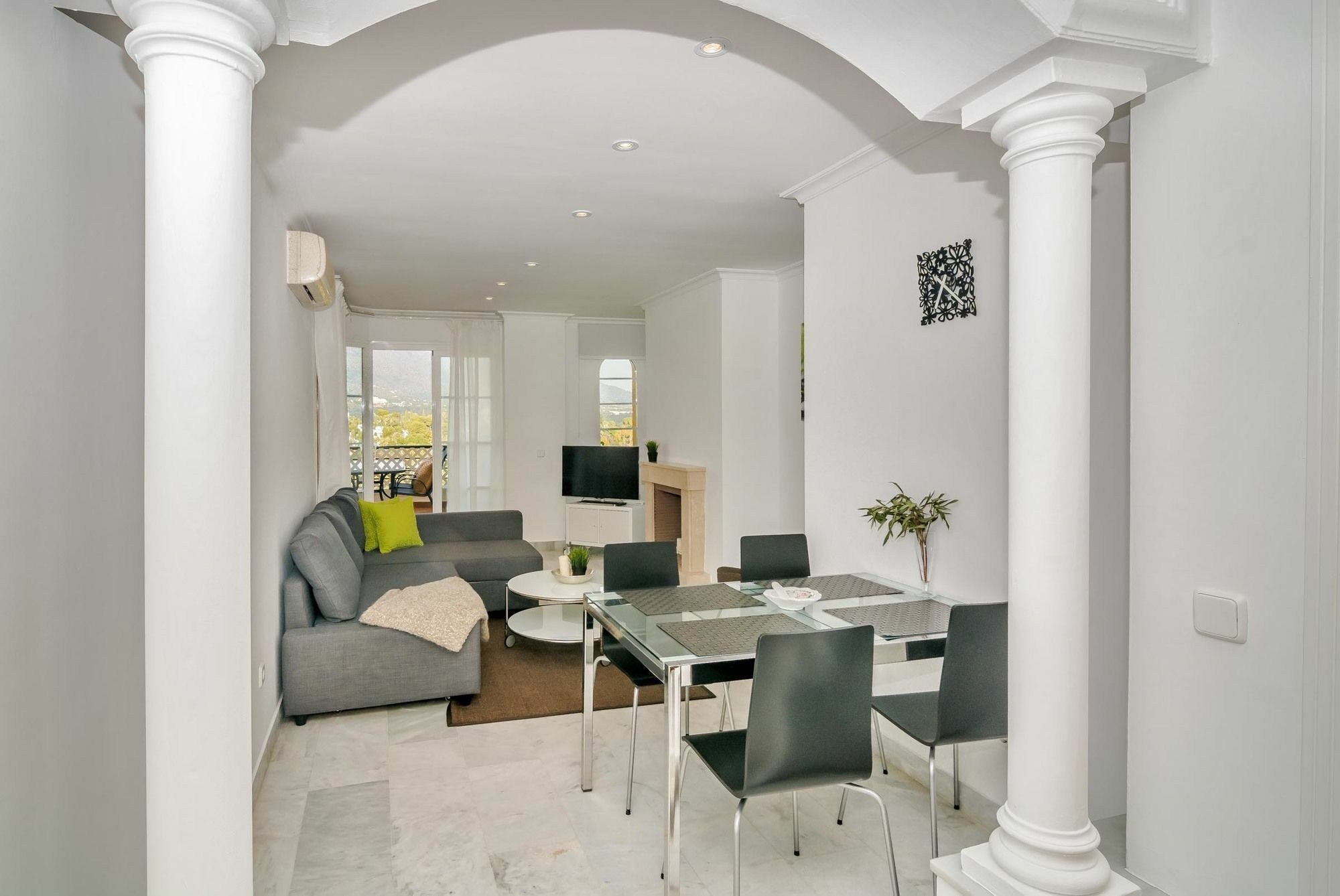 Senorio Giralda-sag Roomservice